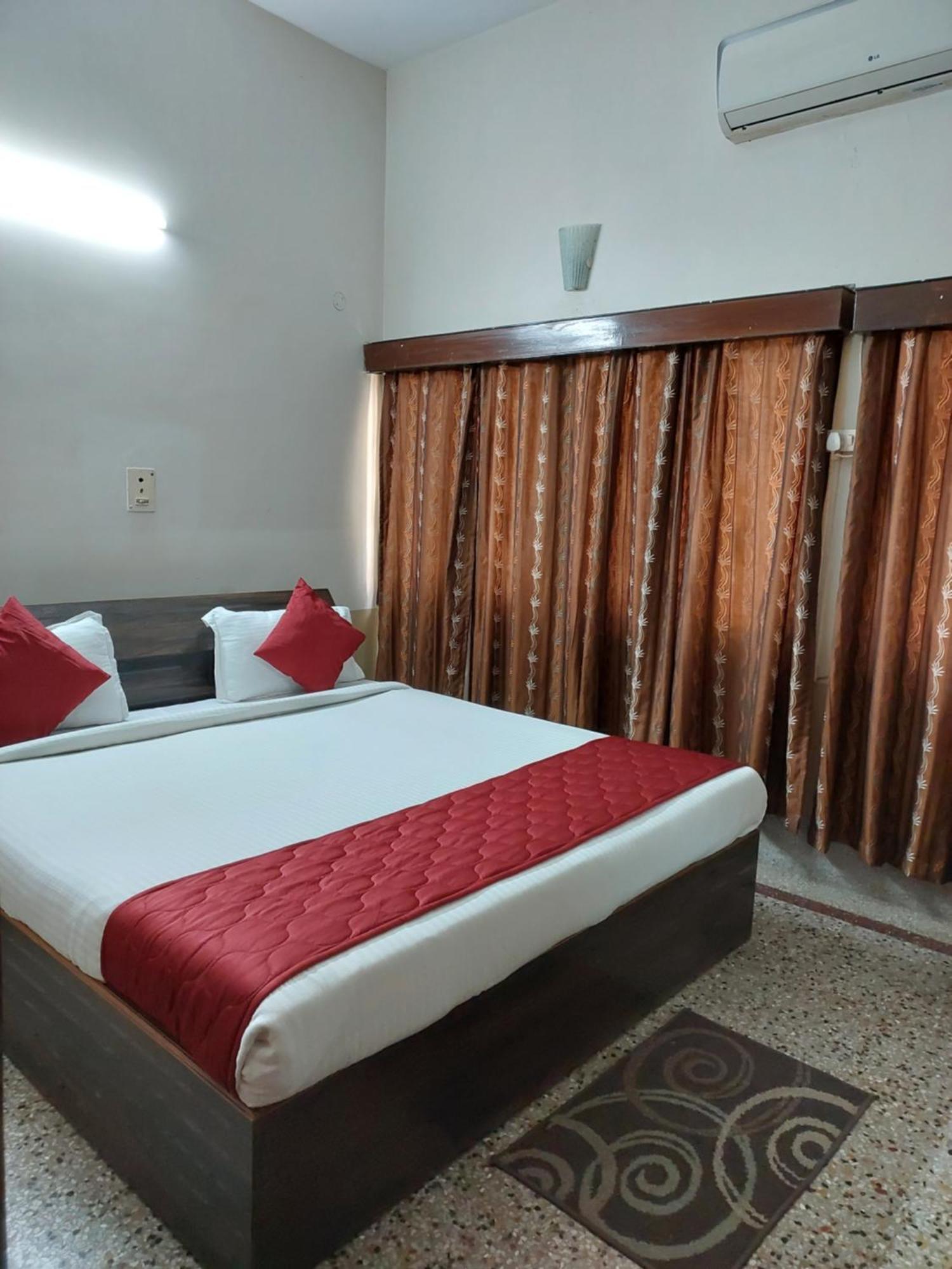 Riverview Guest House Guwahati Bagian luar foto