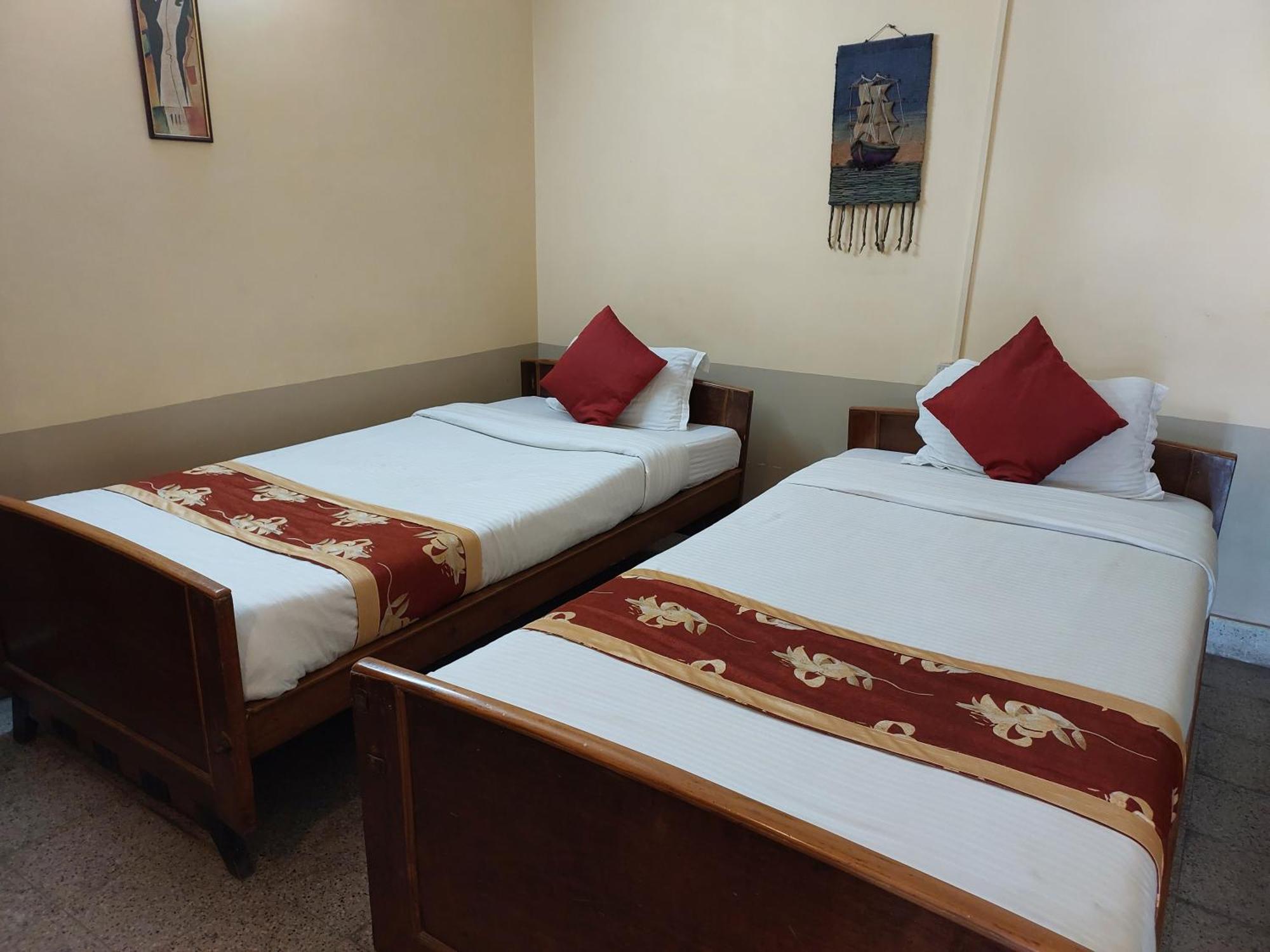 Riverview Guest House Guwahati Bagian luar foto