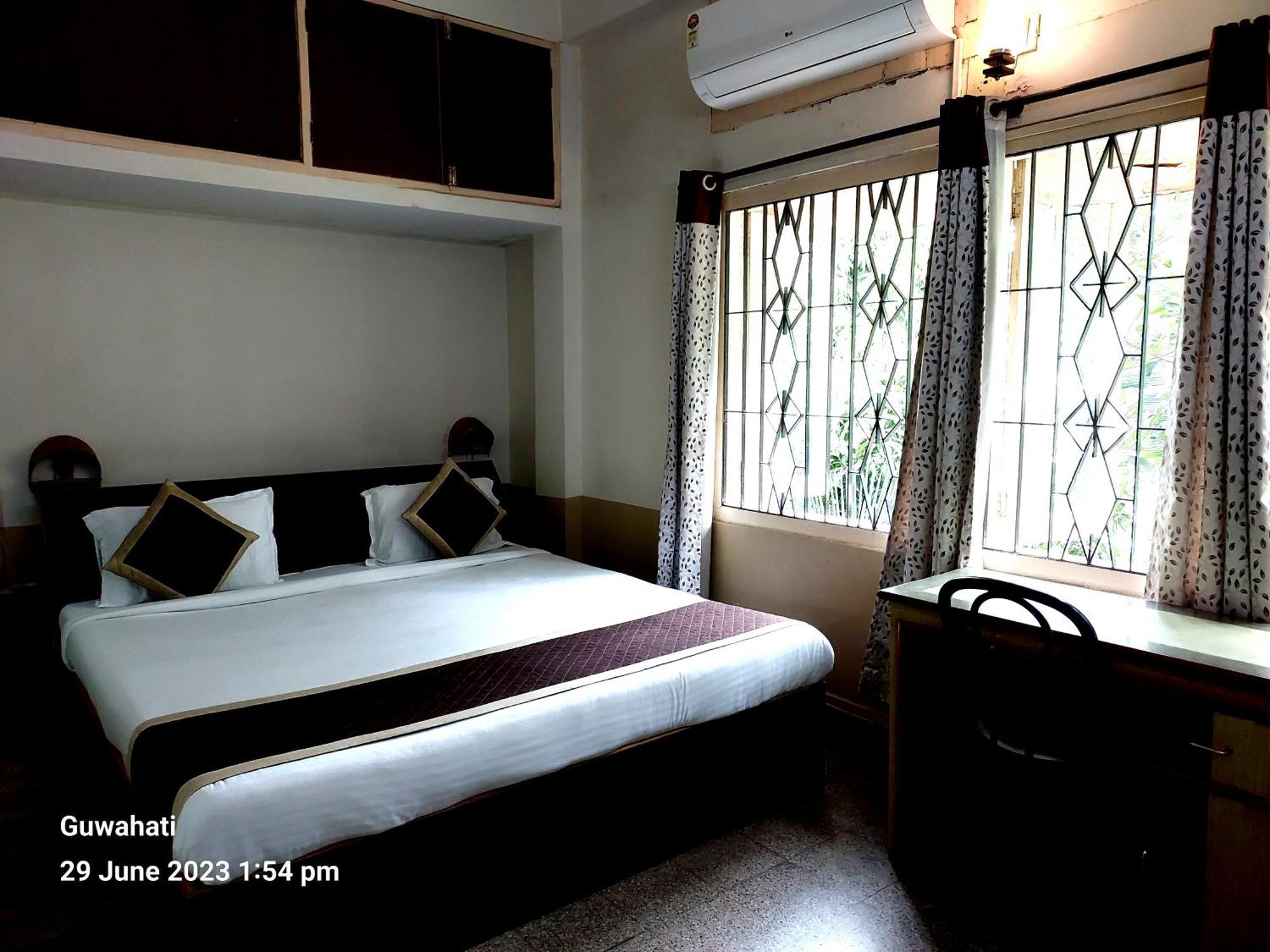 Riverview Guest House Guwahati Bagian luar foto