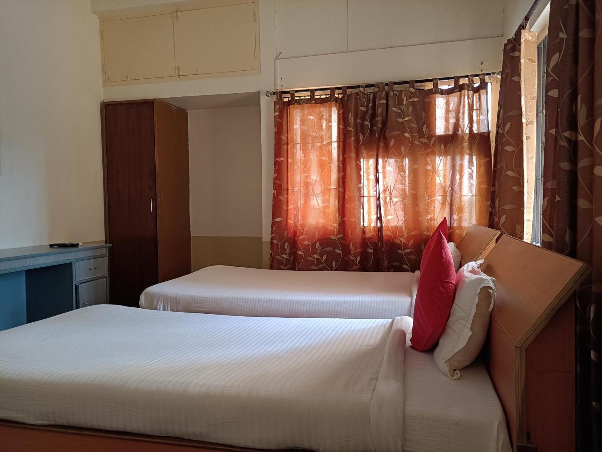 Riverview Guest House Guwahati Bagian luar foto